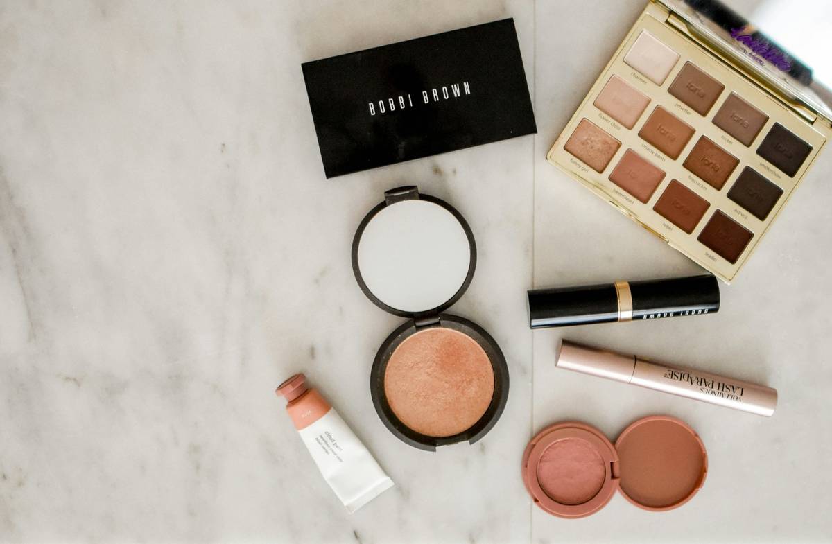 The Truth About Your Cosmetic Mirror (And Why Most Are Setting You Up to Fail)